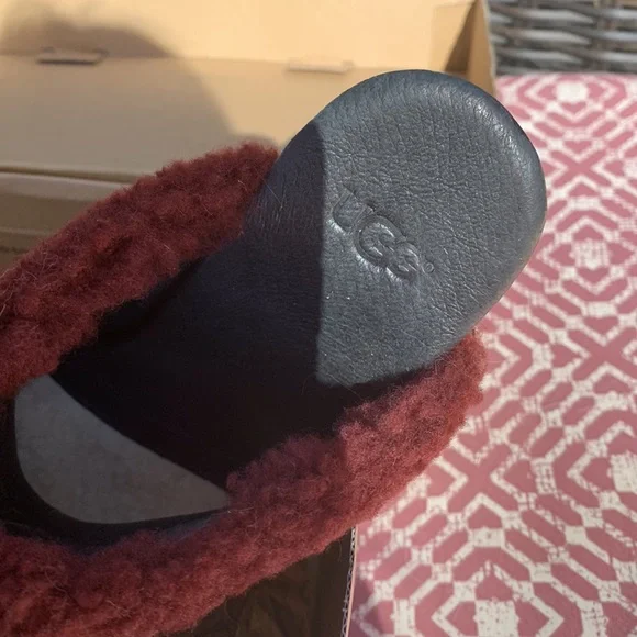 UGG Adele heeled Clog - As new with box US 6 - Picture 5 of 6